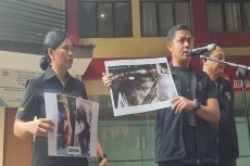 Polisi Tembak Mati 1...