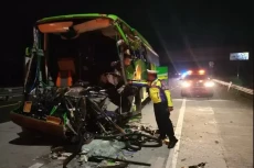 Banyak Bus Pariwisata...