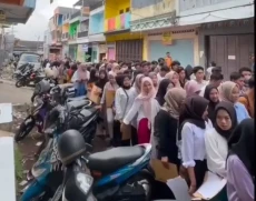 Viral Warung Seblak...