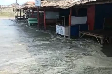 Awas! Gelombang Tinggi...
