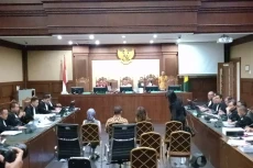 Keluarga Siap Kembalikan...