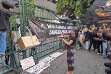 Tolak Revisi UU Penyiaran,...