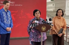 Jokowi Beri Izin Tambang...