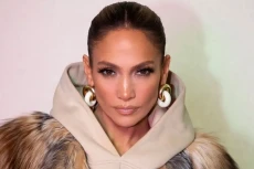 Jennifer Lopez Batalkan...