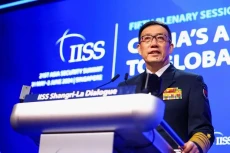 Militer China yang Bersenjata...