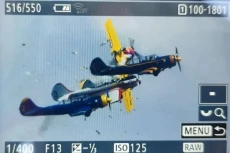 2 Pesawat Tabrakan di...