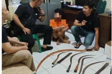 Gerebek Kontrakan di...
