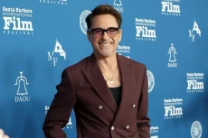 10 Artis Hollywood Ini...