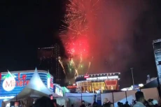 Pesta Kembang Api Meriahkan...
