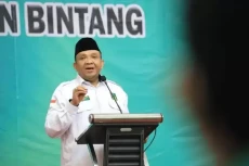 Afriansyah Noor Diberhentikan...