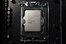 Intel Pastikan Chip...