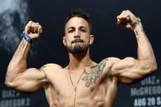Mengenal Mike Perry,...