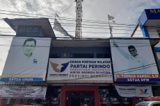 49 Balon Kepala Daerah...