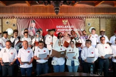 Kompak! Puluhan Senator...