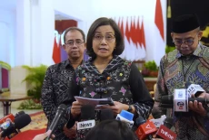 Rupiah Melemah ke Rp16.435/USD,...