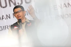 Rentetan Gunungapi Erupsi...