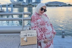 Syahrini Pamer Barang-barang...