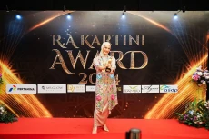 Angkie Yudistia Raih...