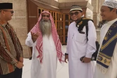 10 Orang Ustaz Pembimbing...