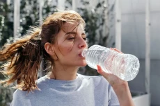 Benarkah Minum Air dari...