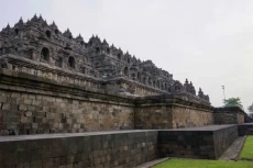 5 Candi Terbesar di...