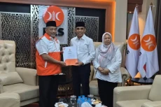 PKS Serahkan Surat Rekomendasi...