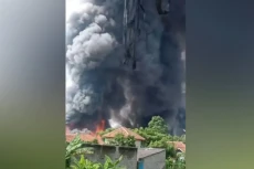 Pabrik di Kawasan Industri...