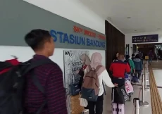 Liburan, Ribuan Penumpang...