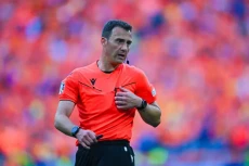 Wasit Kontroversial...