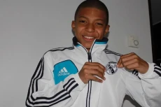 Kylian Mbappe Gunakan...