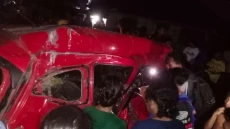 Mobil Tertabrak KA Srilelawangsa...