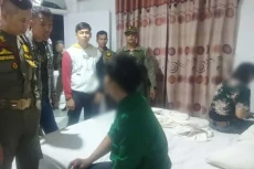 Razia Mobil Bergoyang,...