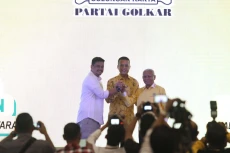 Disandingkan dengan...