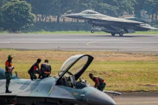 Mendebarkan! 2 F16 TNI...