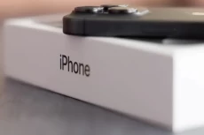 September, Apple Bakal...