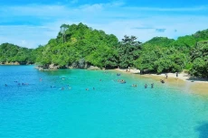 5 Potret Pantai Pink...
