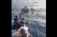 Kapal KM Samarinda Tenggelam...