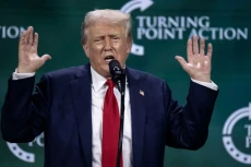 Donald Trump Dapat Surat...