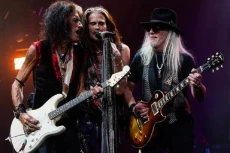 Aerosmith Pensiun! Steven...