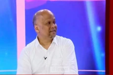 Bukan Politikus Murni,...