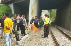 Pria Paruh Baya di Bandung...