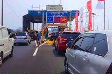 Gerbang Tol Angke 1...
