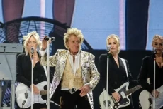 Rod Stewart Batalkan...