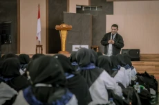Jadi Pemateri PKKMB...