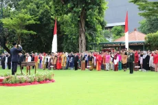 900 WNI Rayakan HUT...