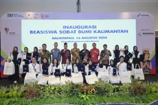 Beasiswa BSBK Berikan...