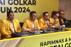 Munas Golkar Digugat,...