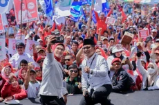 Puluhan Ribu Warga Indramayu...