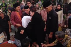 Tangis Ayu Ting Ting...