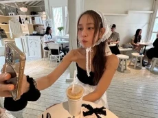 Pemilik Kafe di Korea...